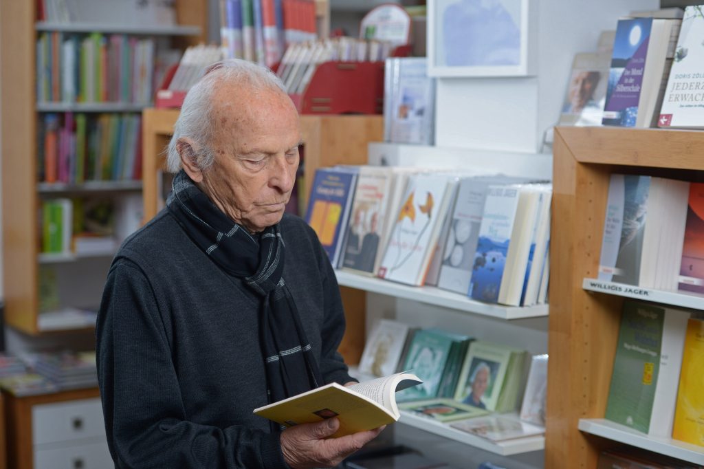 Willigis Jäger in der Buchhandlung am benediktushof